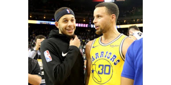 Seth Curry se cambia de camisa con su cuñado Seth Curry se cambia de camisa con su cuñado